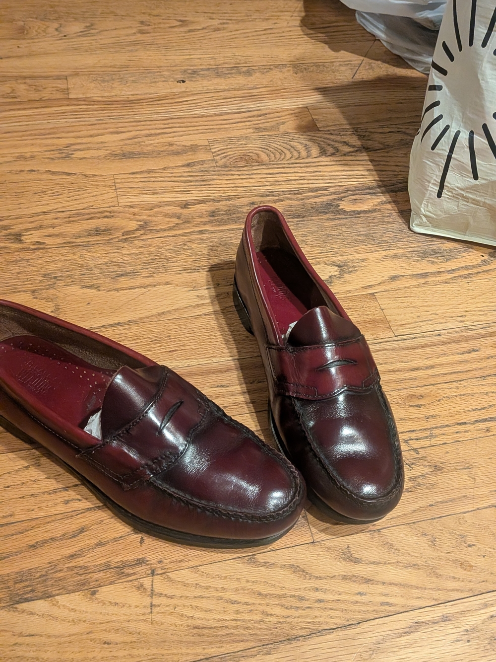 G.H. Bass & Co. Men's 9  Wine/Burgundy Leather Penny Loafers GREAT SHAPE